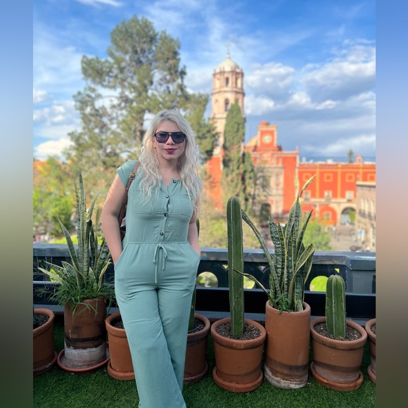 Meet your Posher, Cindy - Picture 2 of 2